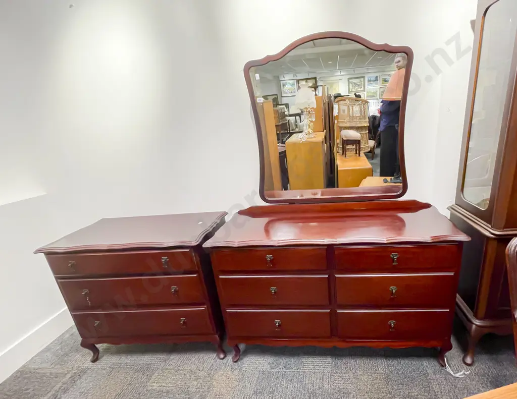 Mahogany Three Piece Bedroom Suite Image 1++
