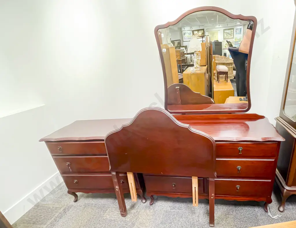 Mahogany Three Piece Bedroom Suite Image 1++