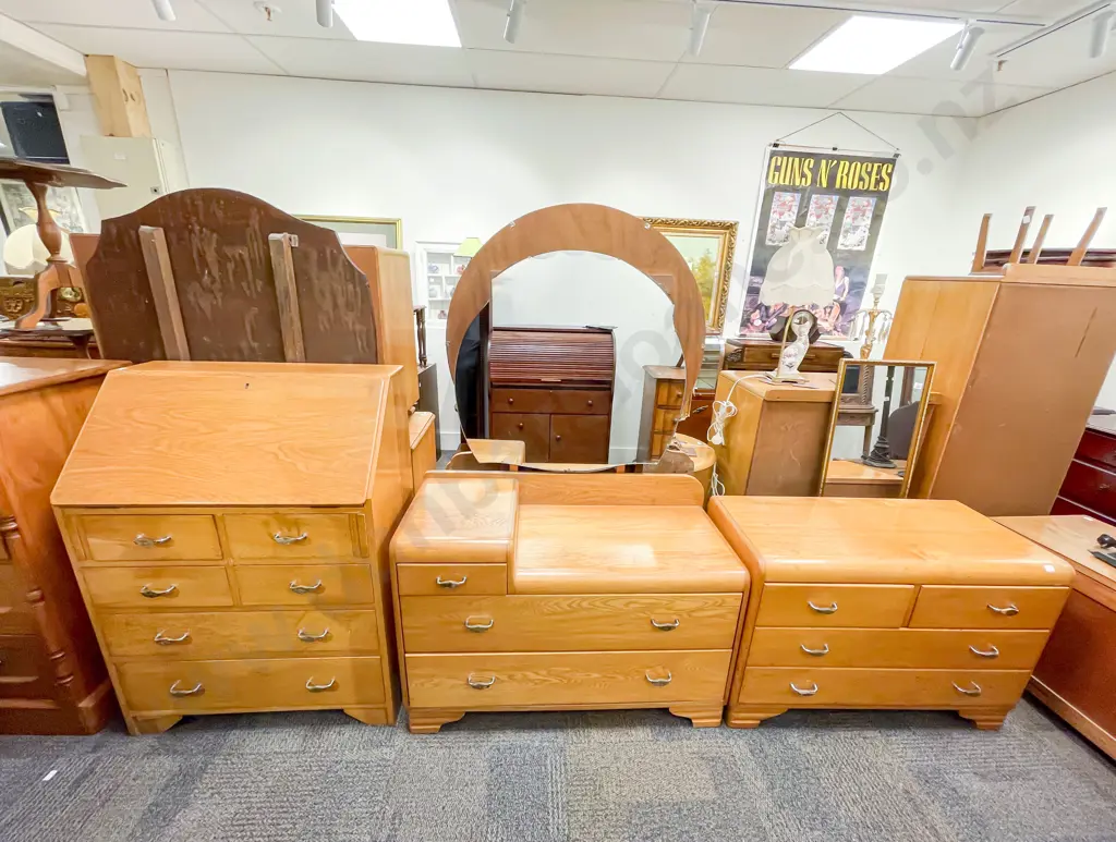 Three Piece Oak Bedroom Suite Image 1++