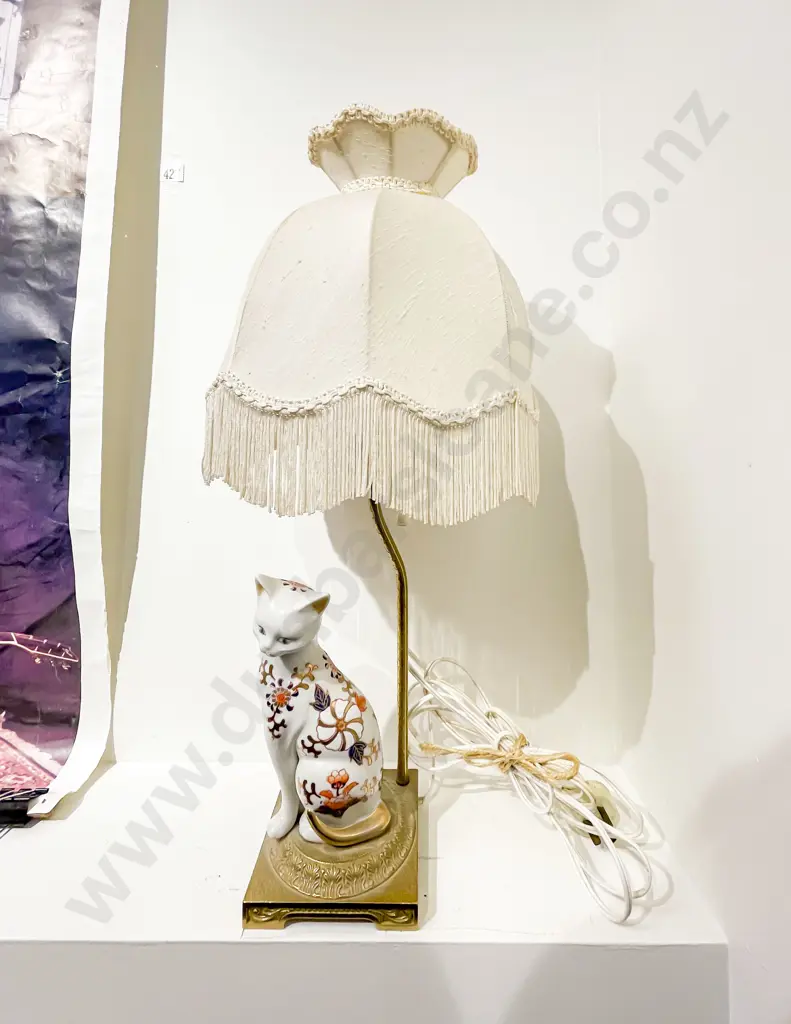 Brass and Cat Form Table Lamp Image 1++