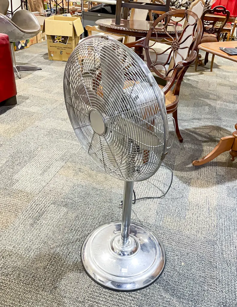 Anko Chrome Oscelating Fan Image 1++