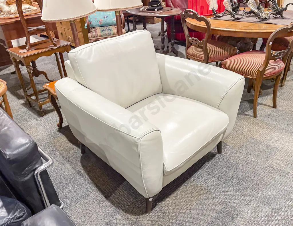 Modern Leather Armchair Image 1++