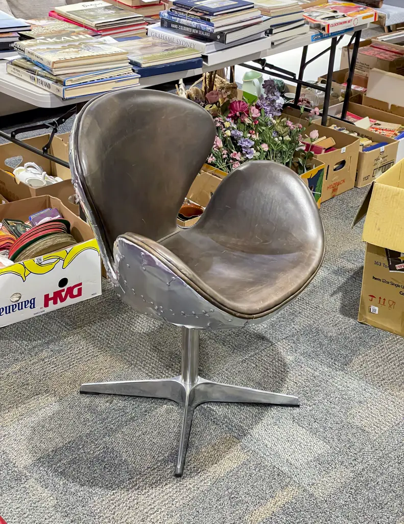 Boston Aero Aluminium Backed Swivel Chair Image 1++