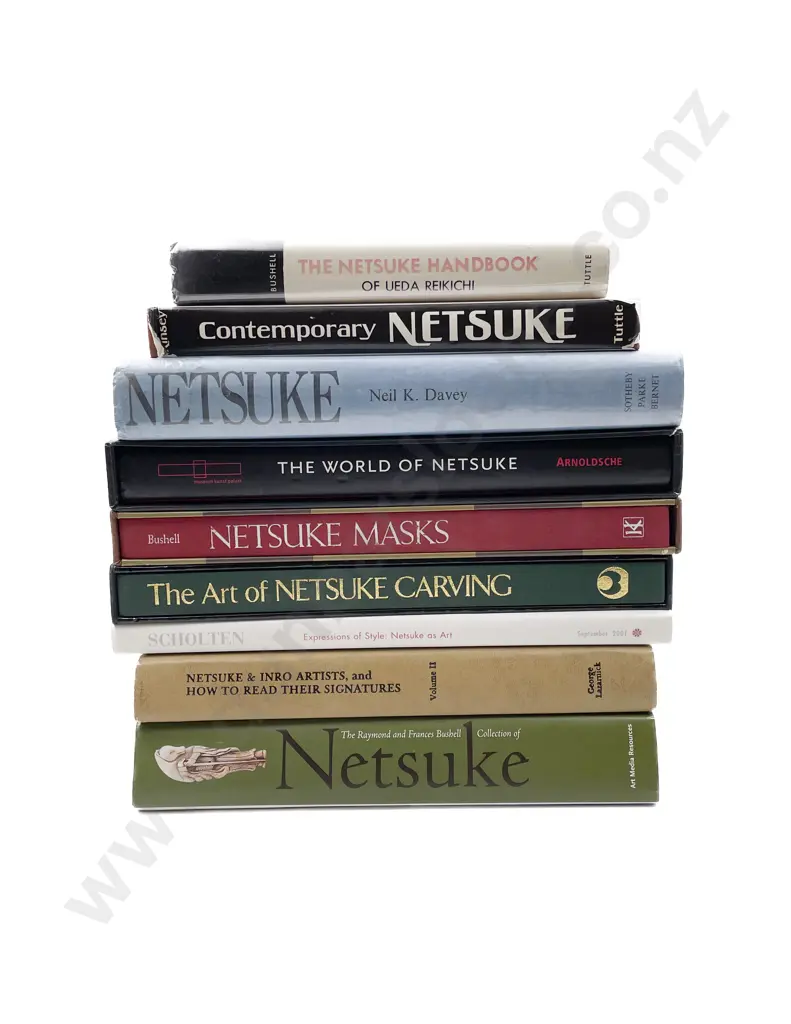 Reference Collection Of Nine Books On Japanese Netsuke Image 1++