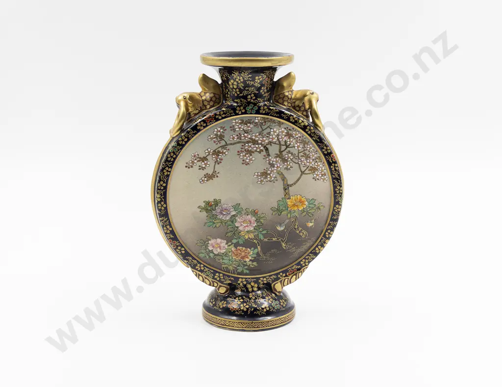 A Fine Meiji Period Satsuma vase by Kinkozan Image 1++