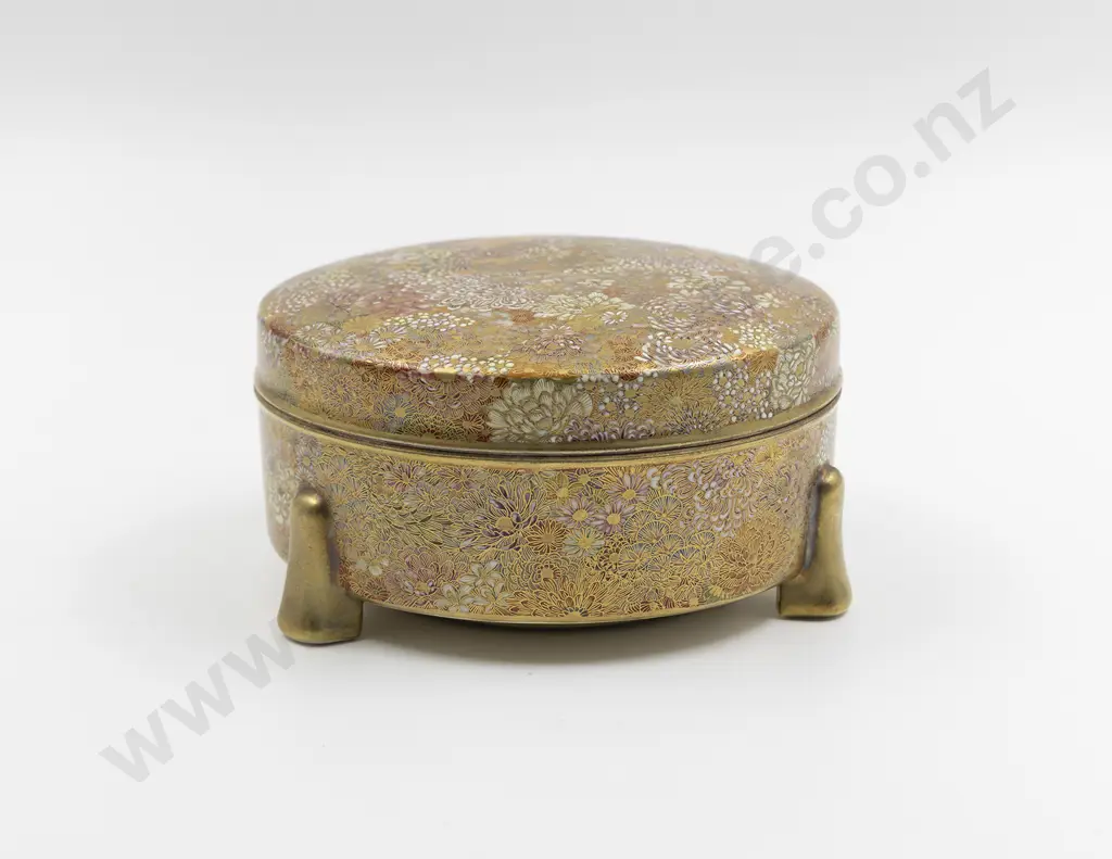 A Japanese Meiji Period Satsuma Lidded Bowl Image 1++