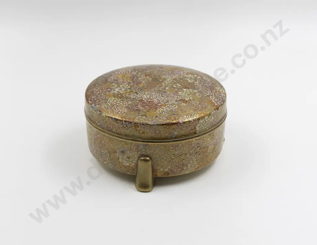 A Japanese Meiji Period Satsuma Lidded Bowl Image 1++