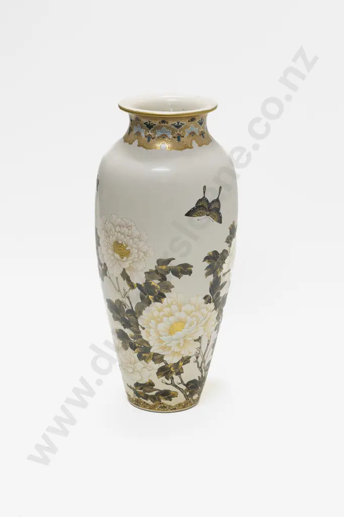 A Large And Impressive Satsuma Floor Vase by Kinkozan Image 1++