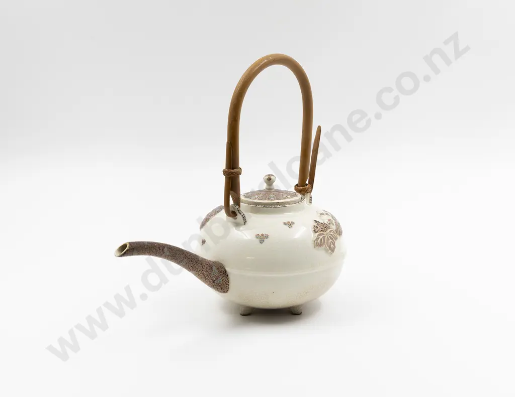An Unusual Japanese Late Meiji Period Sake Pot by Kinkozan Image 1++