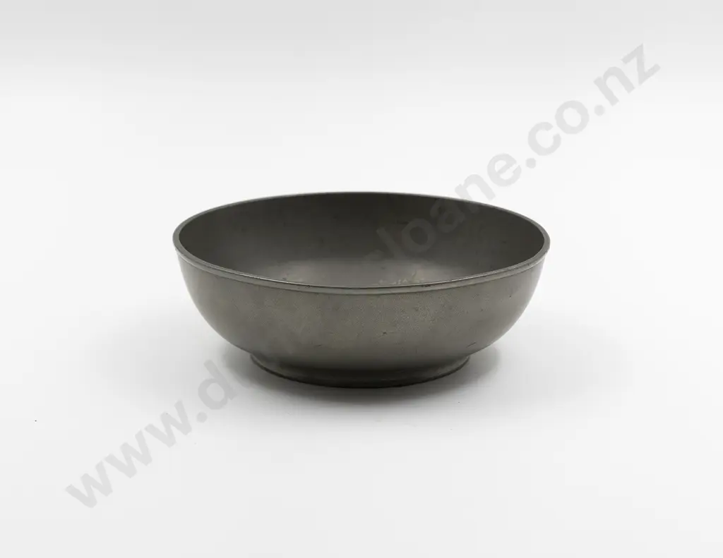 A Fine Japanese Pewter Bowl by Yamazaki Image 1++