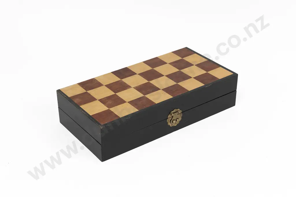 Mid 20th Century Chinese Carved Ivory Chess Set Image 1++