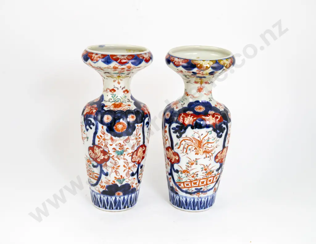 A Pair Of Japanese Imari Vases Image 1++