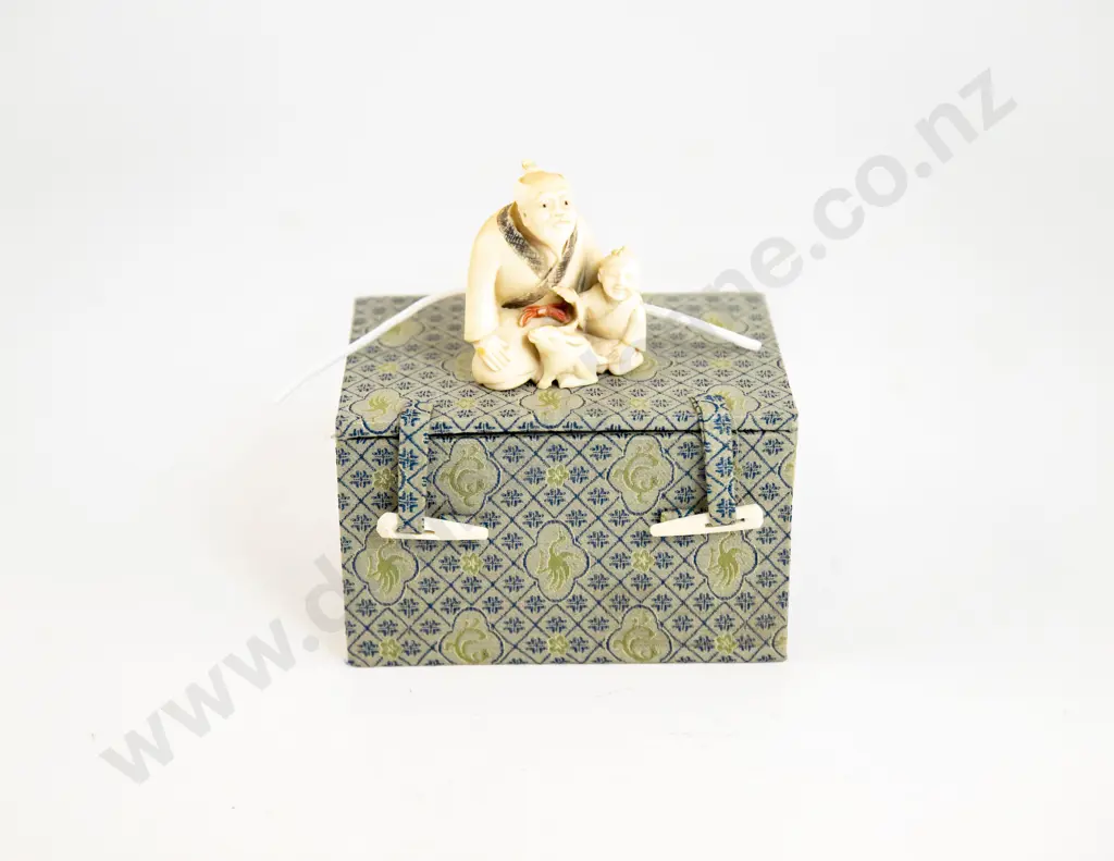 An Ivory Netsuke Of An Old Man A Boy And A Rabbit Image 1++