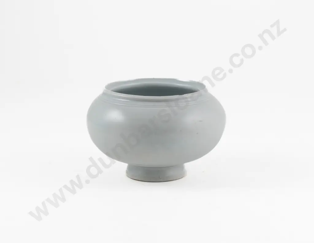 Bernard Leach Footed Porcelain Bowl Image 1++