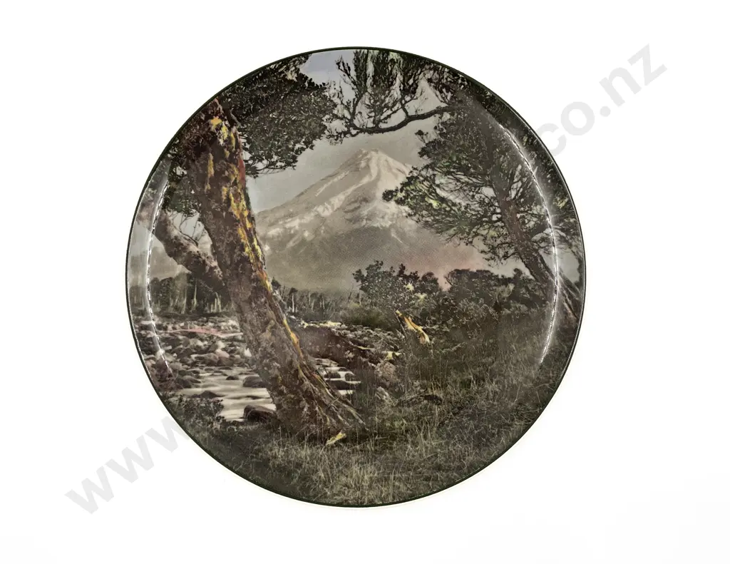 Royal Doulton Plate "Mount Egmont" Image 1++