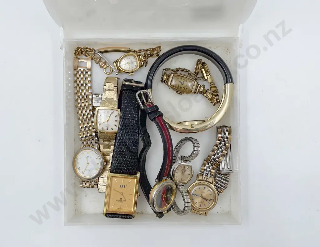 Quantity of Assorted Gents and Ladies Wrist Watches Image 1++