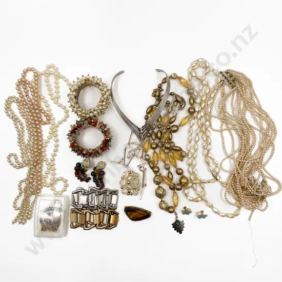 Quantity of Assorted Costume Jewellery