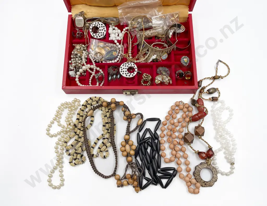 Quantity of Assorted Costume Jewellery with Jewellery Box Image 1++