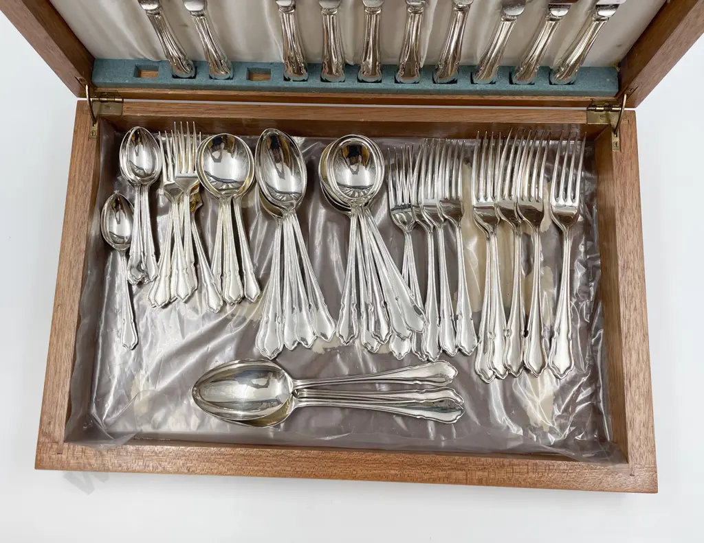 Canteen of Walker and Hall Plated Cutlery Image 1++