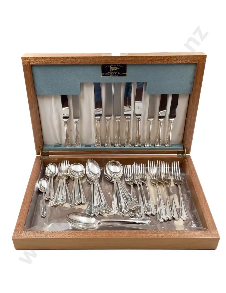 Canteen of Walker and Hall Plated Cutlery Image 1++