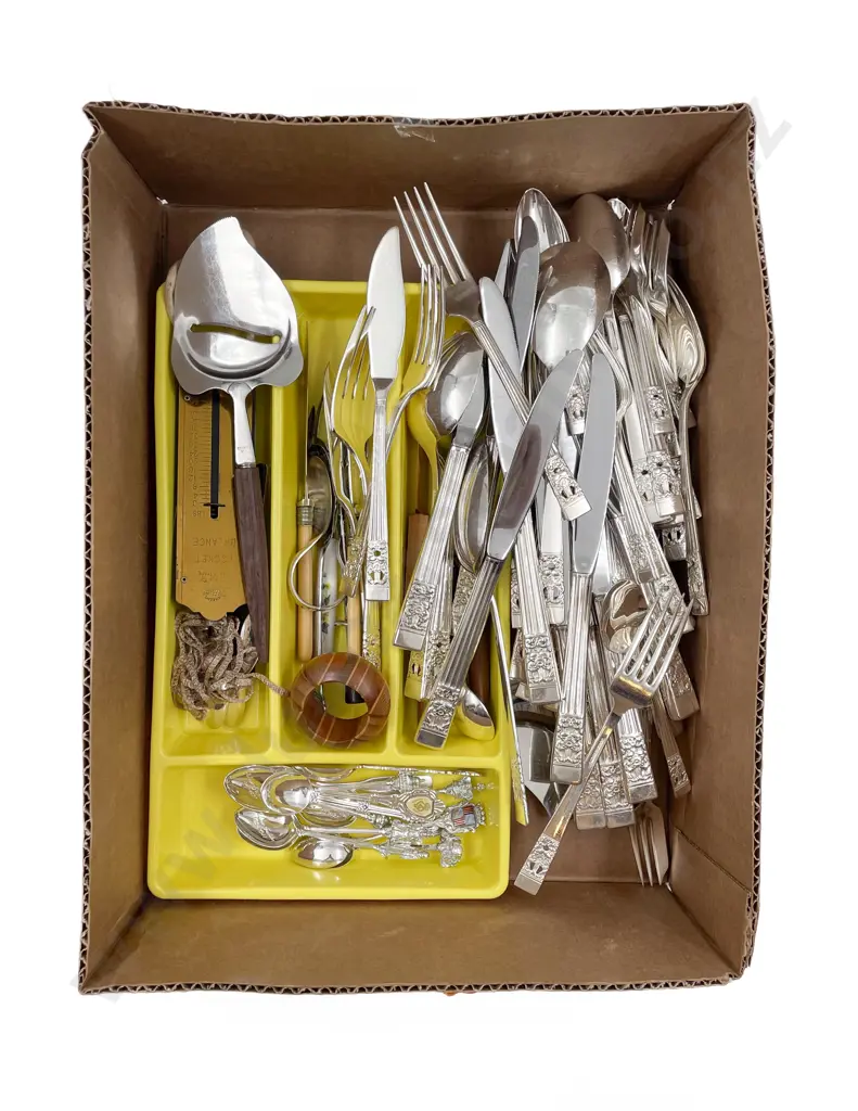 Qty of Community Plate Cutlery and Assorted Image 1++