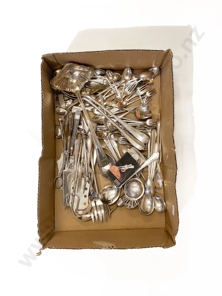 Qty of Assorted Cutlery Image 1++