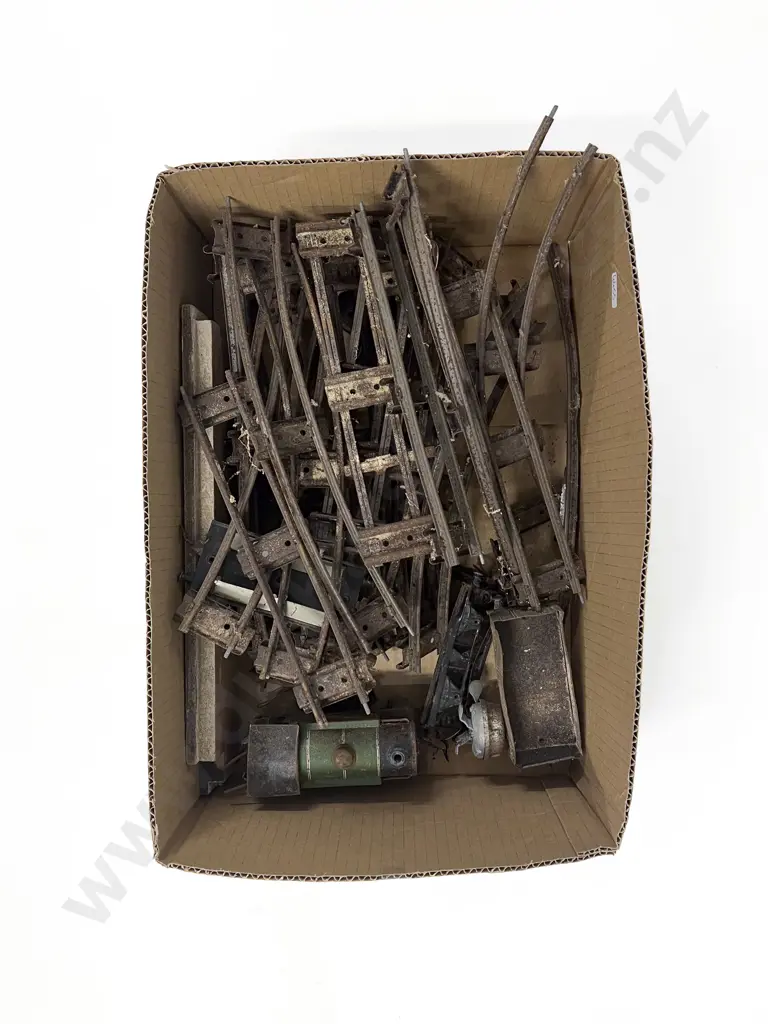 Qty of Assorted Vintage Track and Train Image 1++