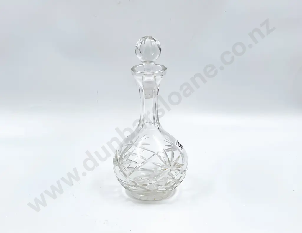 Etched Crystal Decanter Image 1++