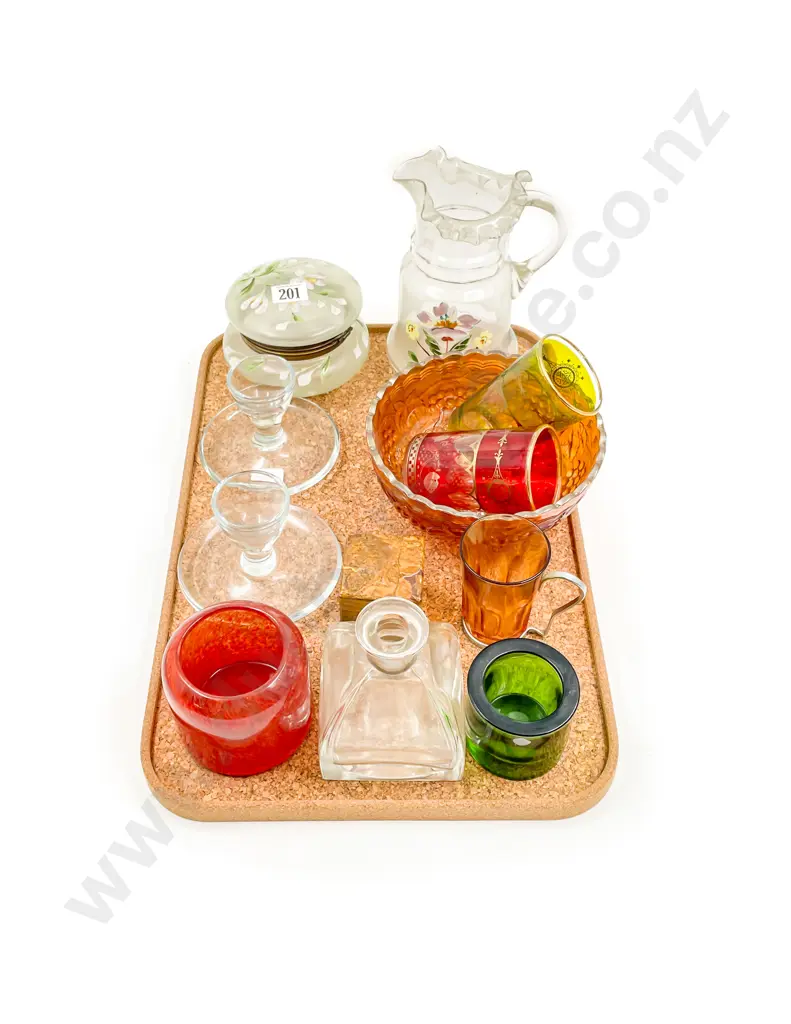 Qty of Assorted Glassware Image 1++
