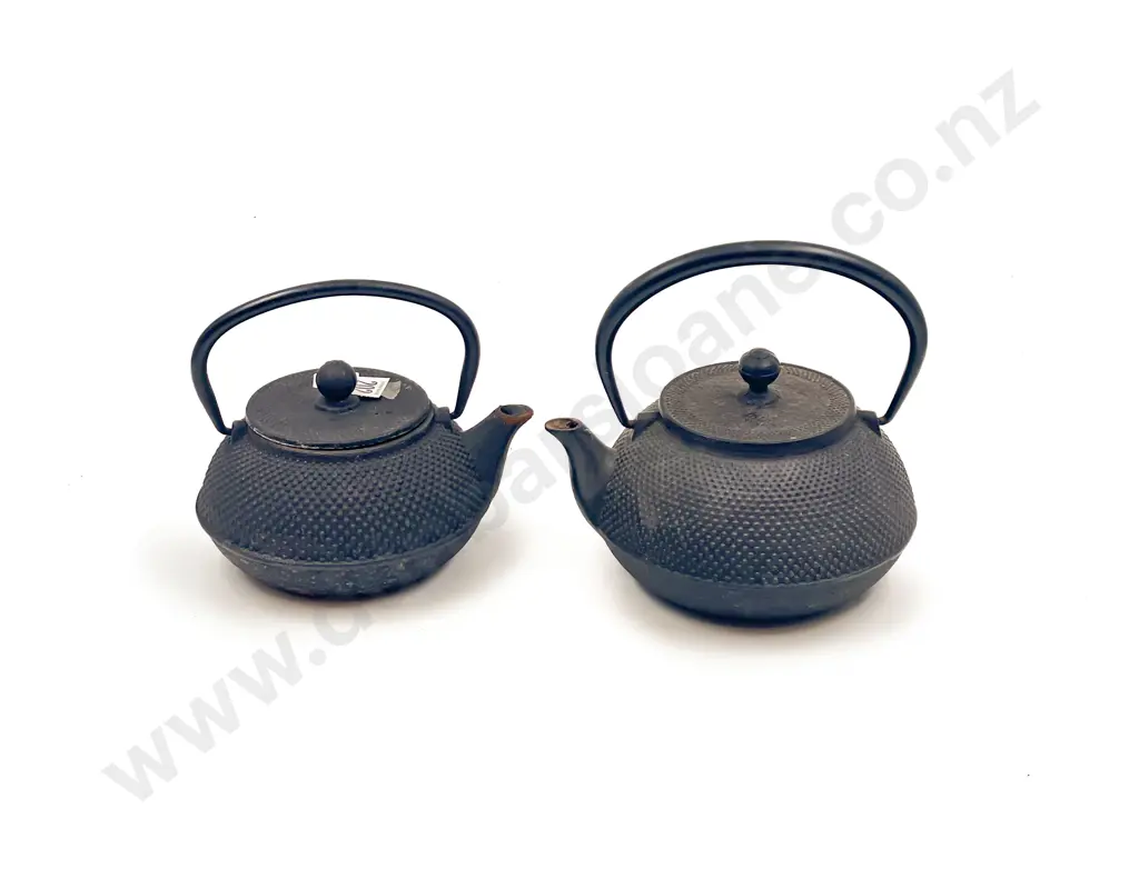 Graduated Set of Two Cast Iron Teapots Image 1++