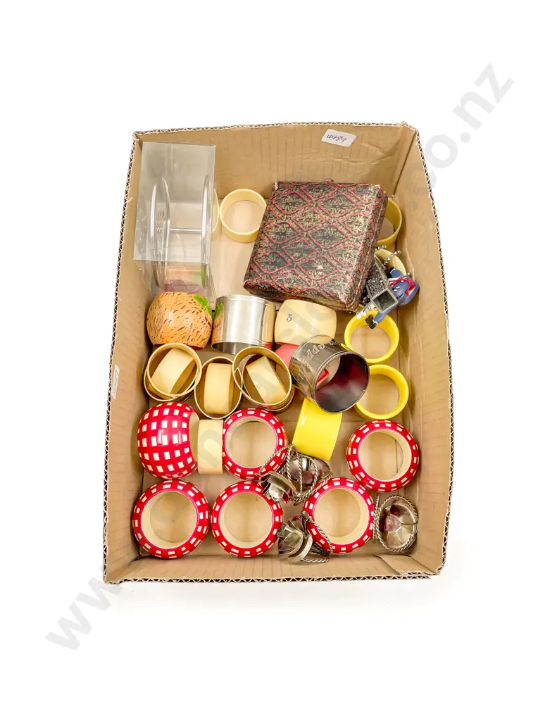 Qty of Assorted Napkin Rings etc. Image 1++