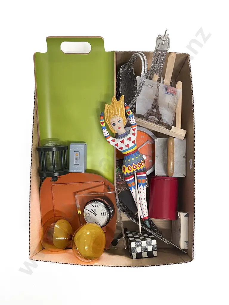 Qty of Assorted Decorative Homewares together with Amber Glass Hourglass *PHOTO CHANGE Image 1++