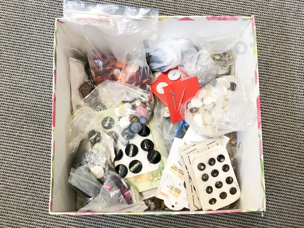 Box of Assorted Vintage Buttons etc. Image 1++