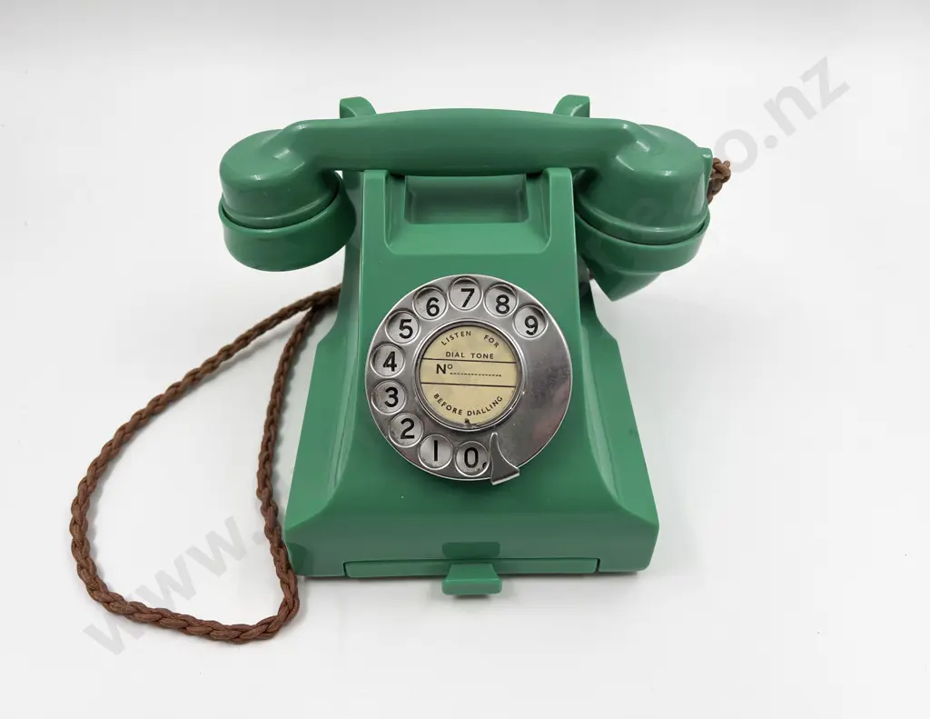 Vintage Green Telephone Image 1++