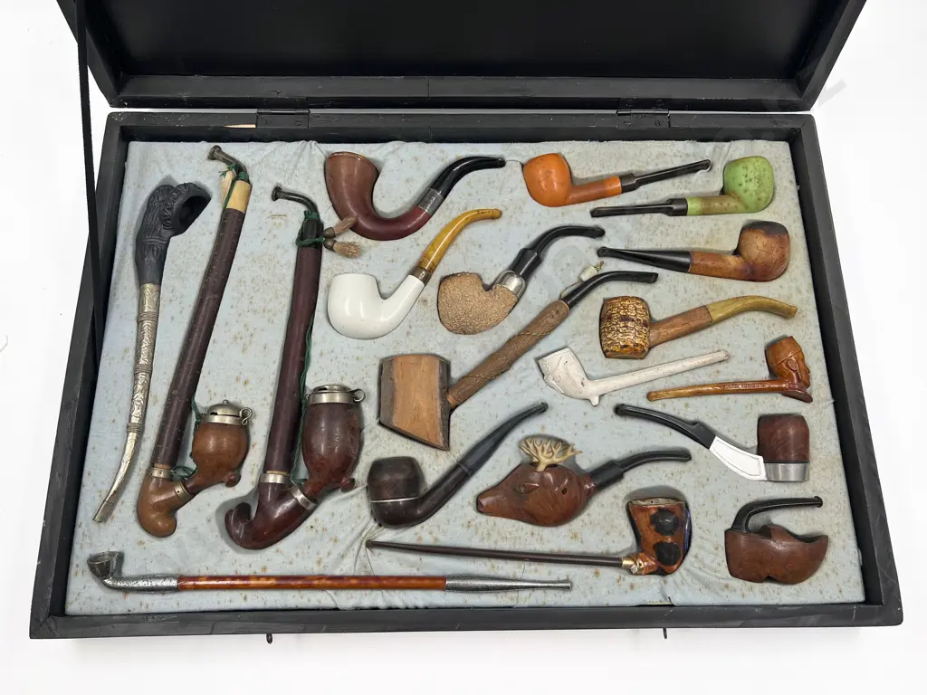 Cased Set of Nineteen  Assorted Vintage Smoking Pipes Image 1++