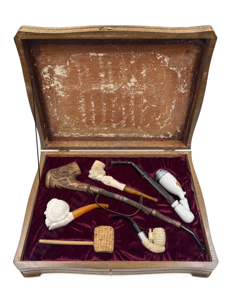 Cased Set of Six Assorted Vintage Smoking Pipes Image 1++