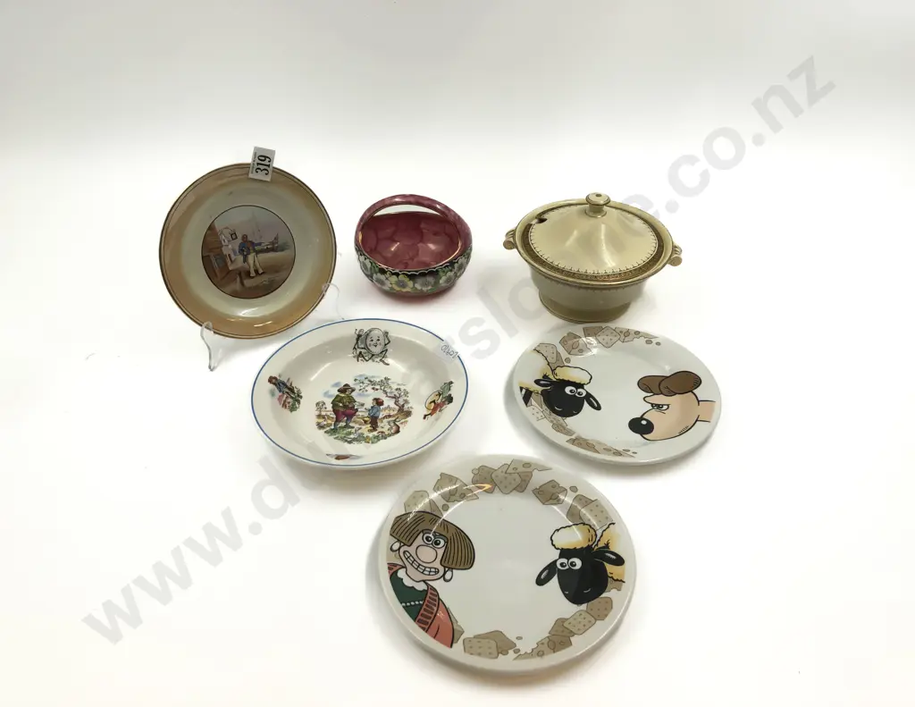 Small Qty of Assorted Fancy China incl Mailing Image 1++