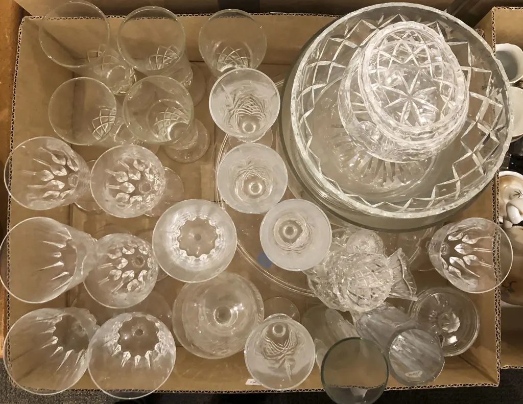 Qty of Assorted Crystal and Glassware Image 1++