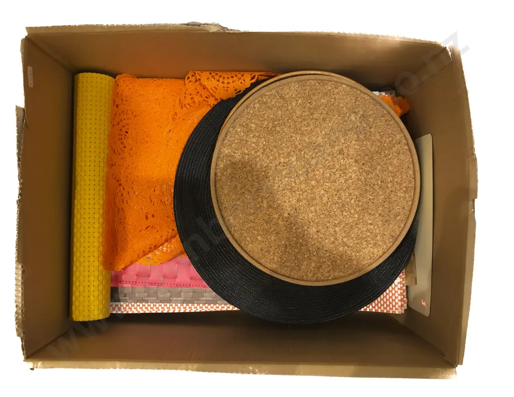 Box of Assorted Modern Placemats Image 1++