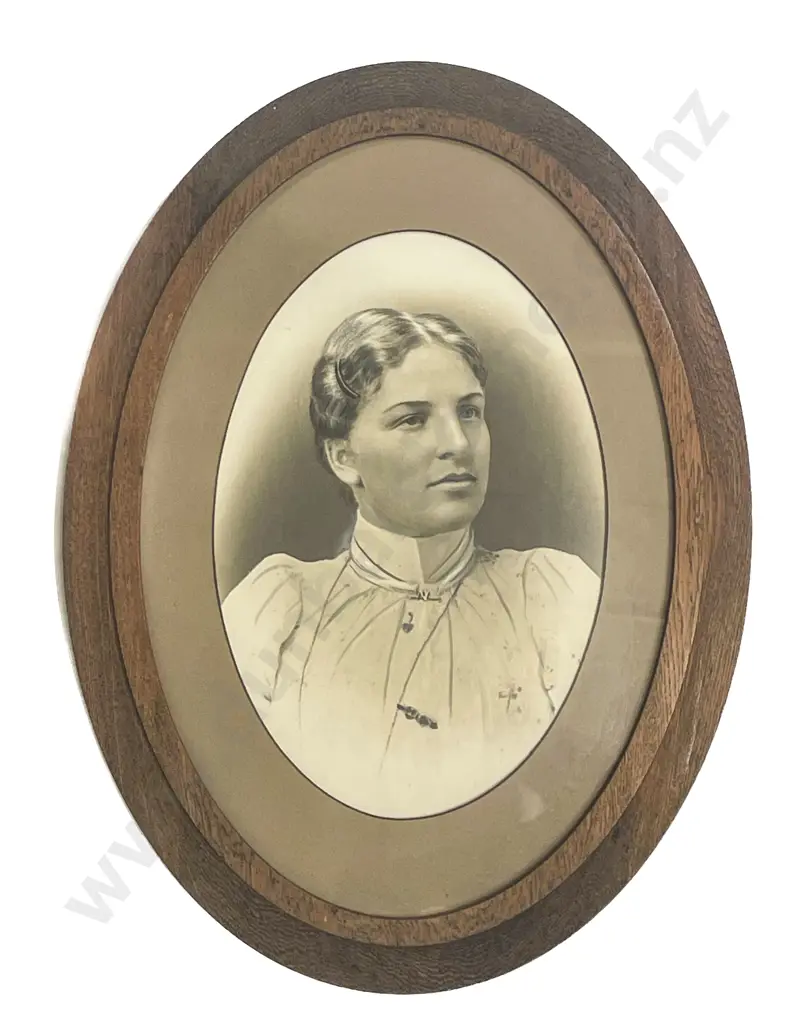 Two Oval Framed Portrait Prints Image 1++