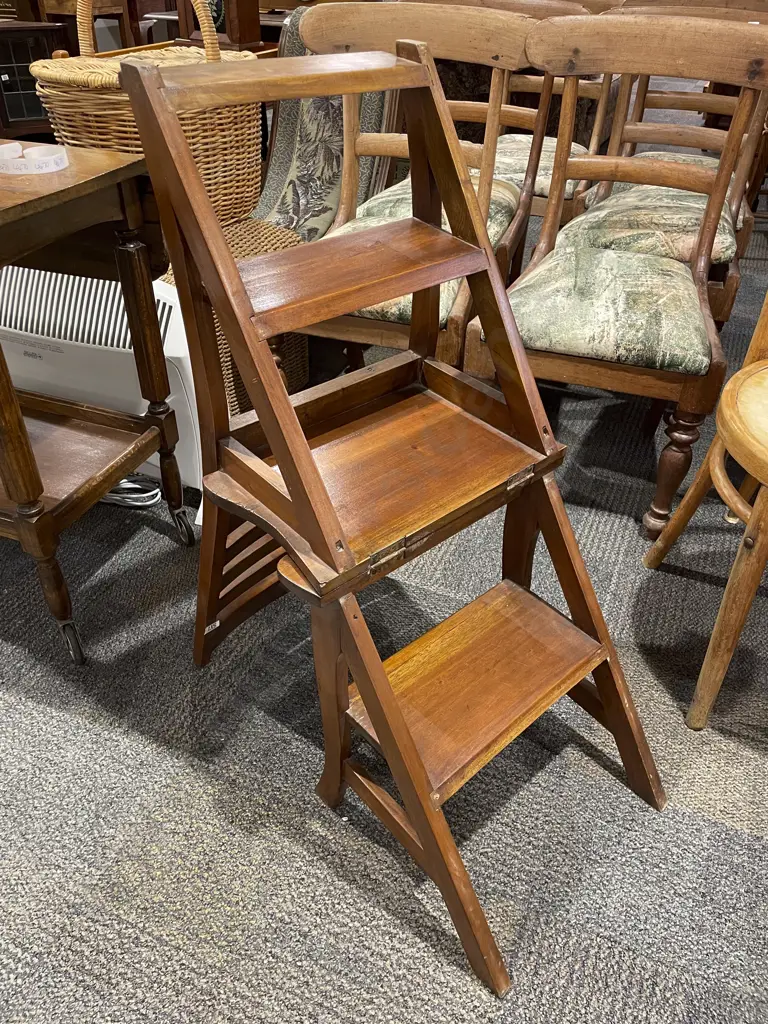 Metamorphic Kitchen Chair/Step Stool Image 1++