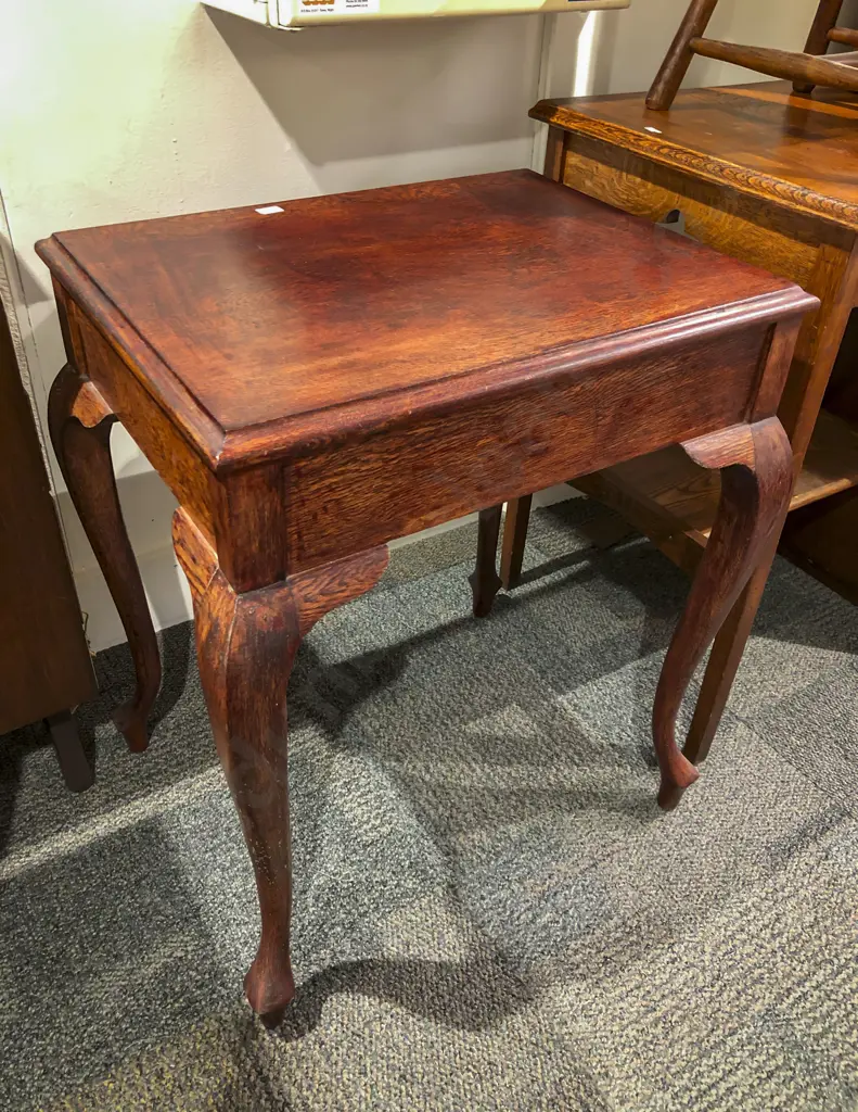 Oak Cabriole Leg Side Table Image 1++