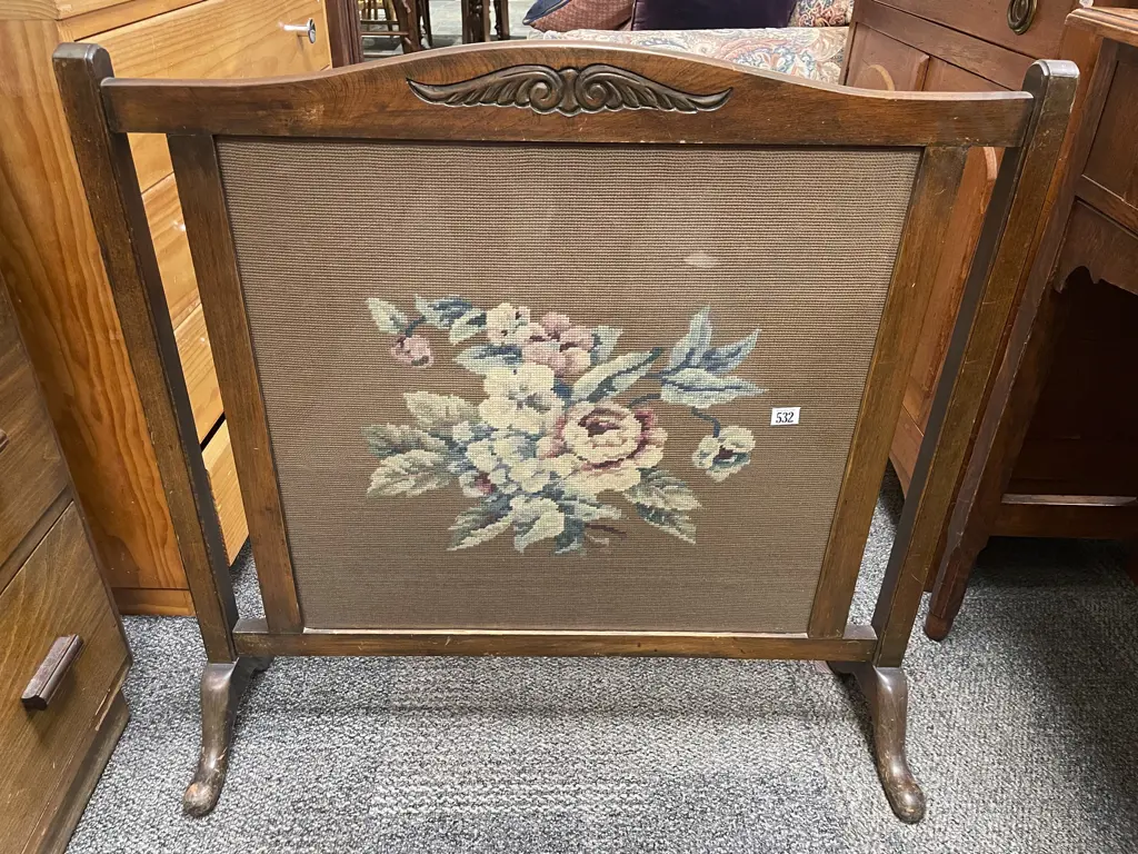 Fire Screen with Tapestry Panel Centre Image 1++