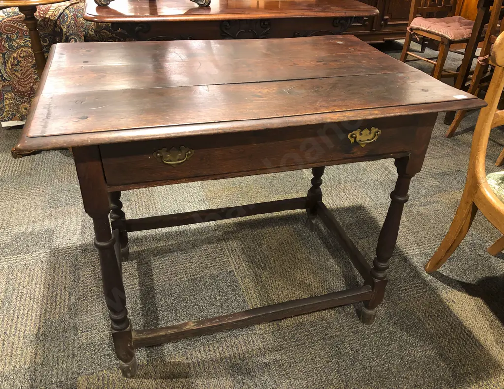 Geo. Oak Single Drawer Side Table Image 1++