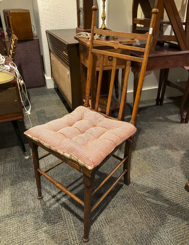 Oak Rush Seated Single Chair in Neat Proportions Image 1++