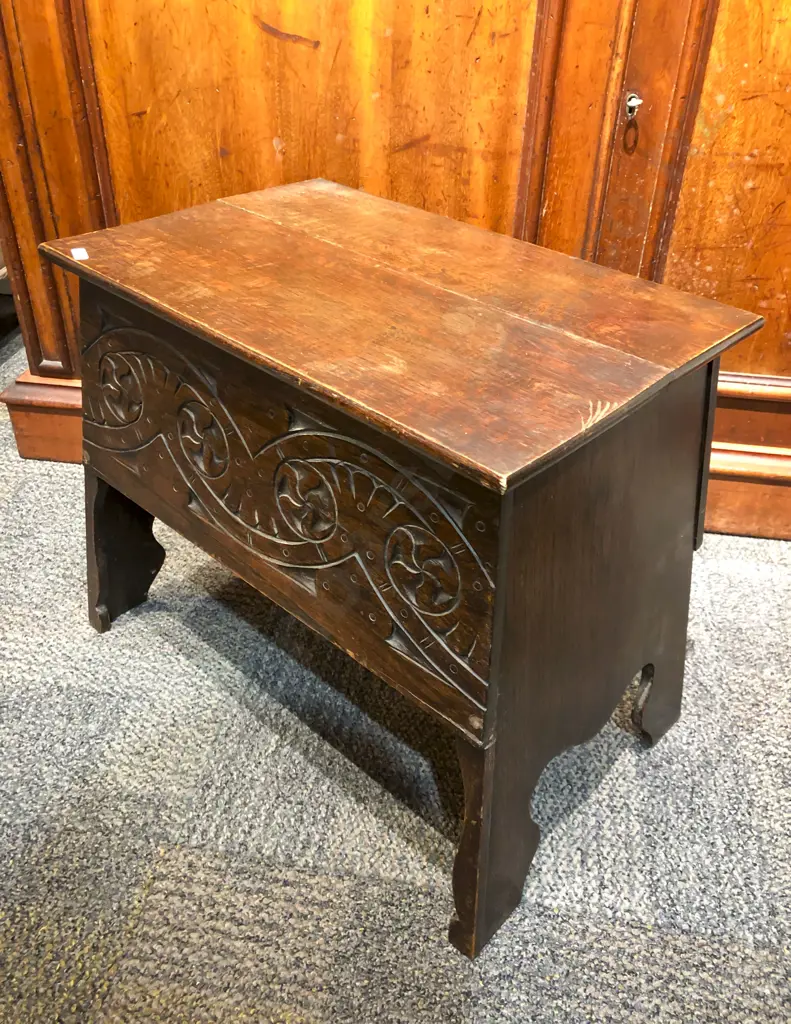 Oak Tilt Top Vanity Box with Upholstered Interior Image 1++
