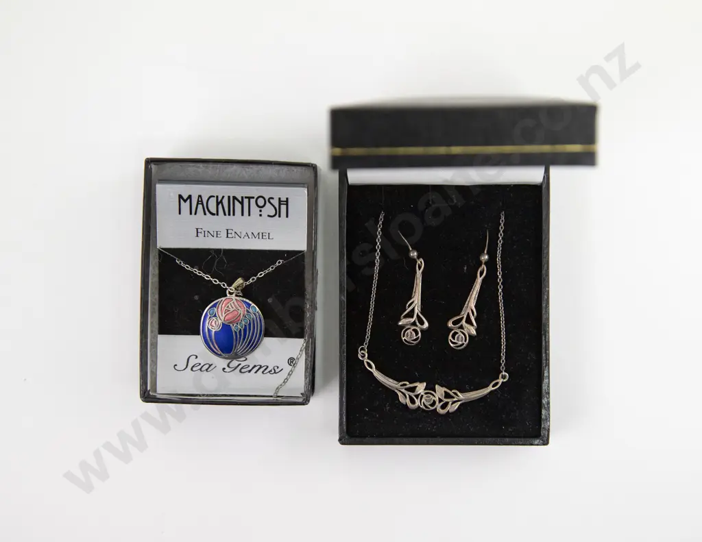 S/S Mackintosh Design Earrings and Necklace Set Image 1++