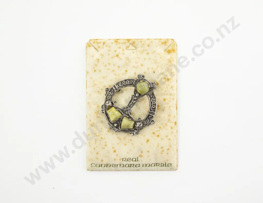 Scottish Kilt Brooch with Four Brooches Image 1++