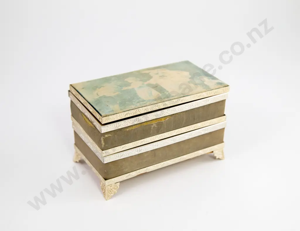 Small Collection of Assorted Scottish Jewellery and Jewellery Box Image 1++