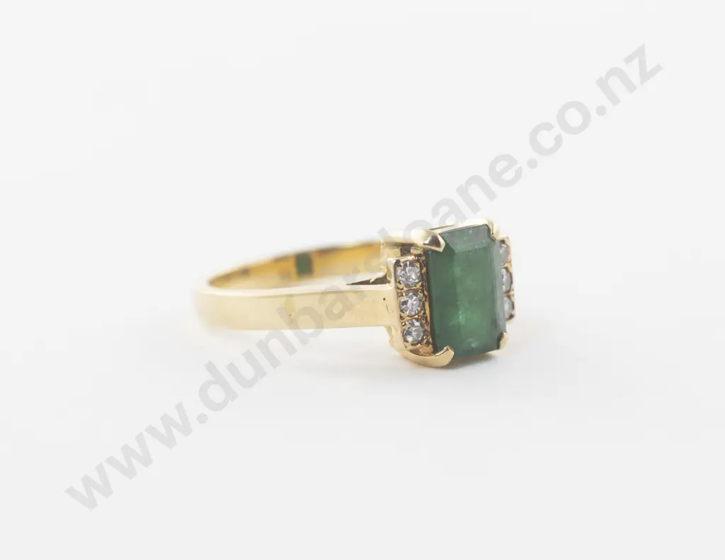 18ct Seven Stone Emerald and Diamond Ring Image 1++